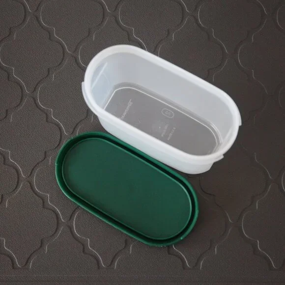 4 3/4 cups Tupperware Container - Picture 7 of 10